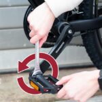 21 aufbau pedal links anschrauben 150x150 - Quels sont les types de pédales de vélo ?