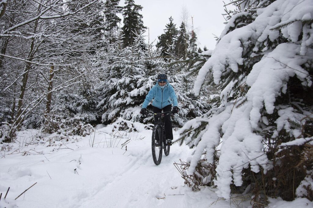 Faire du vélo en hiver et par mauvais temps : à quoi faut-il faire attention ? Blog Winter 1024x682 - Faire du vélo en hiver et par mauvais temps : à quoi faut-il faire attention ?