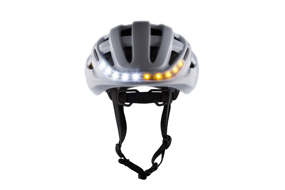 Casque de vélo Lumos Kickstart - Il clignote et a le Bluetooth Lumoswhite1 - Casque de vélo Lumos Kickstart - Il clignote et a le Bluetooth
