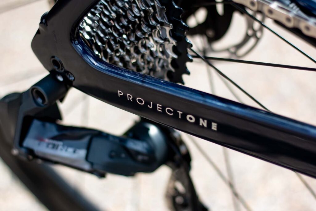 Trek Madone SLR 7 eTab Disc 02 1024x683 - V&eacute;lo de route Trek Madone 7 Disc eTab Aero (Project One)