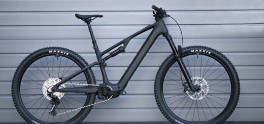 Vélo électrique VTT Cube AMS Hybrid ONE44 Race