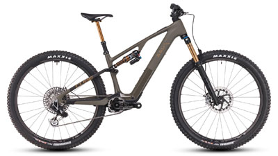 On voit un vélo Cube AMS Hybrid marron avec des amortisseurs dorés.