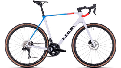 Vélo de course Cube Cross Race C:62 SLX en blanc avec détails bleus et orange.