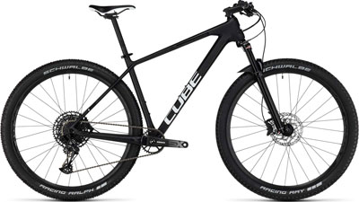 Vélo tout terrain Cube Reaction C:62 ONE en noir.
