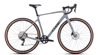 Vélo gravel Cube Nuroad C:62 Pro en gris.
