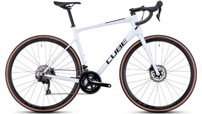 Vélo de course Cube Attain GTC Race en blanc.