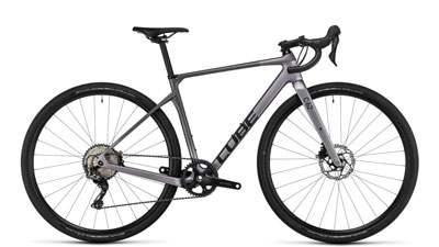 Vélo gravel Cube Nuroad WS C:62 Pro en argent.