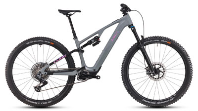 On voit un vélo gris Cube AMS Hybrid avec des détails colorés.