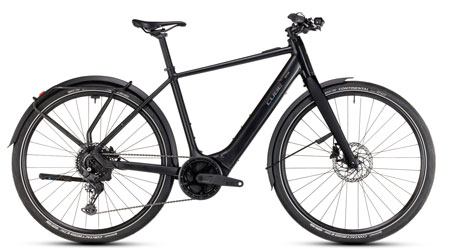 On voit un vélo électrique noir Cube Editor Hybrid SLT.